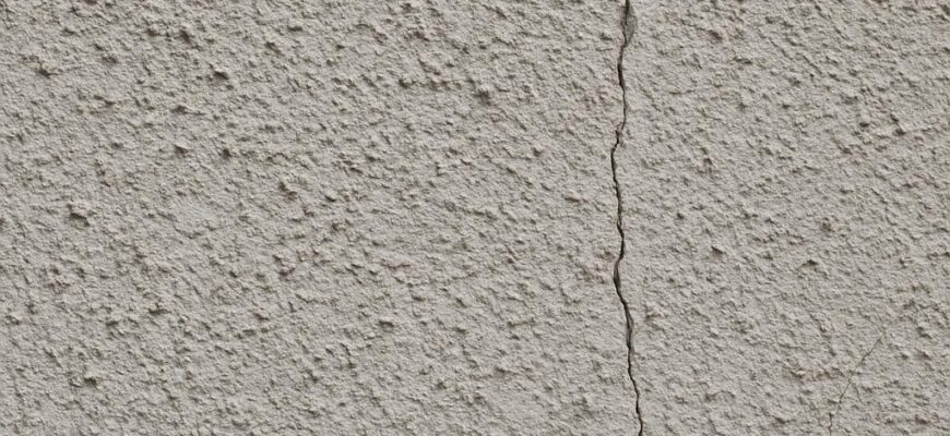 Detailní pohled na venkovní nátěr fasády (Most)