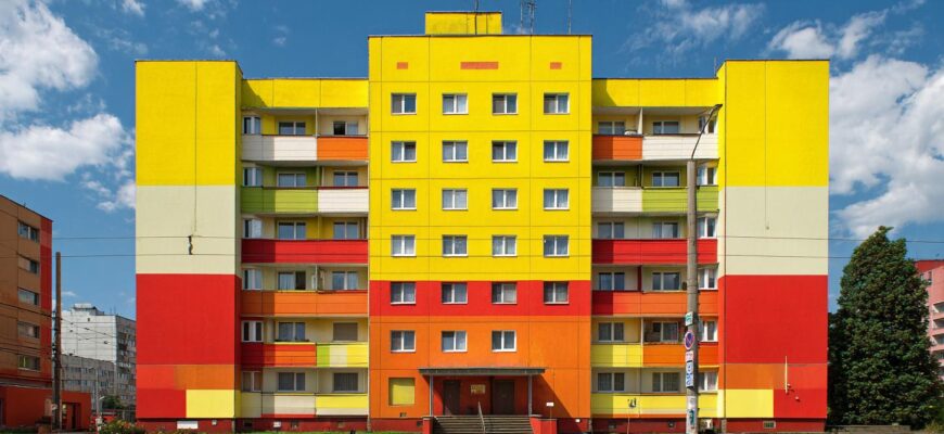 Postupy krok za krokem při nátěrech fasád panelových domů Havířov