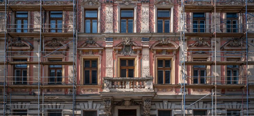 Detailní pohled na renovace fasády (Frýdek-Místek): proměna, která dává domovu tvář i sílu