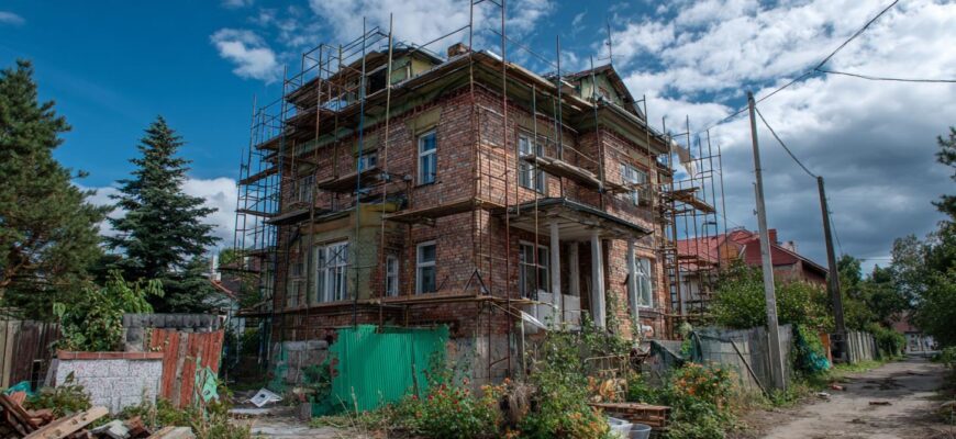 Zajímavé zkušenosti s stavby domů (Kladno): co mě naučila cesta k vlastnímu domu v srdci regionu