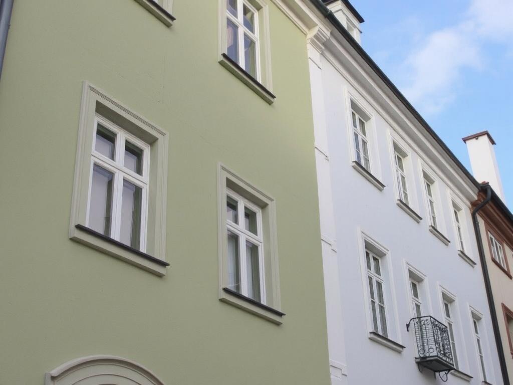 Rychlý návod k nátěr fasády cena práce (Praha). Materiály a jejich vliv na cenu