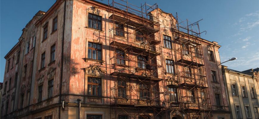 Profesionální rady pro renovace fasád vTřinci: jak proměnit dům a vyvarovat se problémům