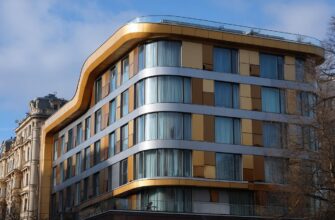 Detailní pohled na silikonový nátěr fasády (Liberec)