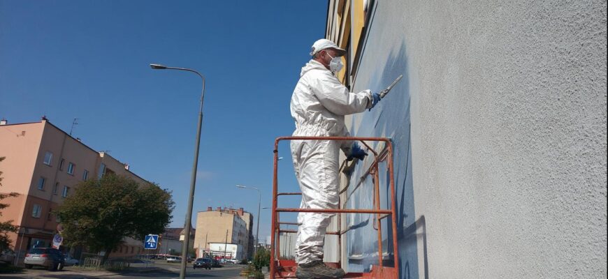 Postupy krok za krokem při nátěr betonu exteriér (České Budějovice)