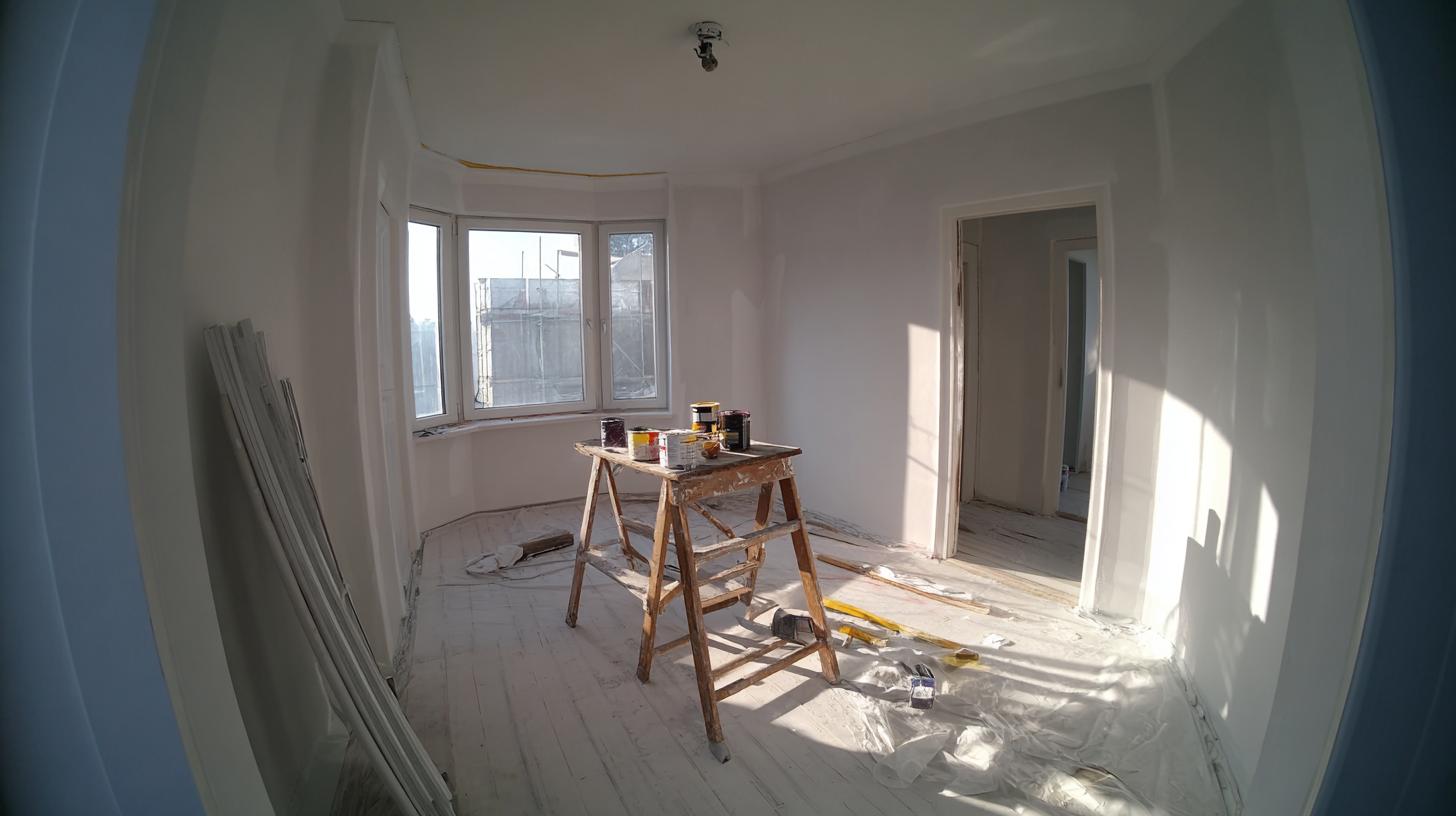 Postupy krok za krokem při malování interiéru (Teplice). Krok 4: Dokončení a kontrola povrchu